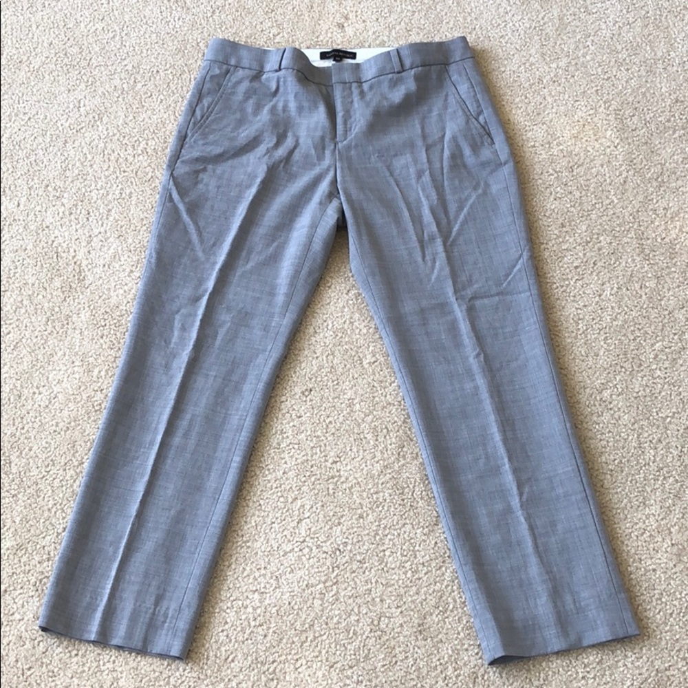 Banana Republic 8 Short Ryan fit grey pants